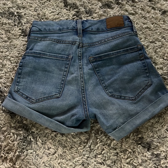 High rise Jean shorts from the brand arrow a.k.a. Aeropostale. - Picture 2 of 2